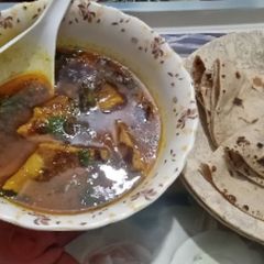 Altay paltay ka salan gravy with roti A picture of Altay paltay ka salan gravy with roti.