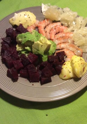Une photo de Salade Avocat, Agrume et Crevettes