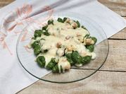 Una foto de gnocchi de ricotta y espinaca