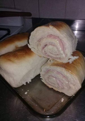 Una foto de Pan con jamón y queso