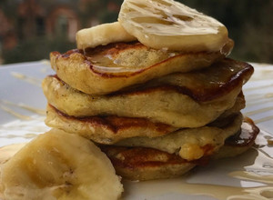 Una foto de Pancakes de banana 3 ingredientes apto para todos