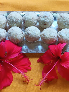 A picture of Coconut Ladoo.