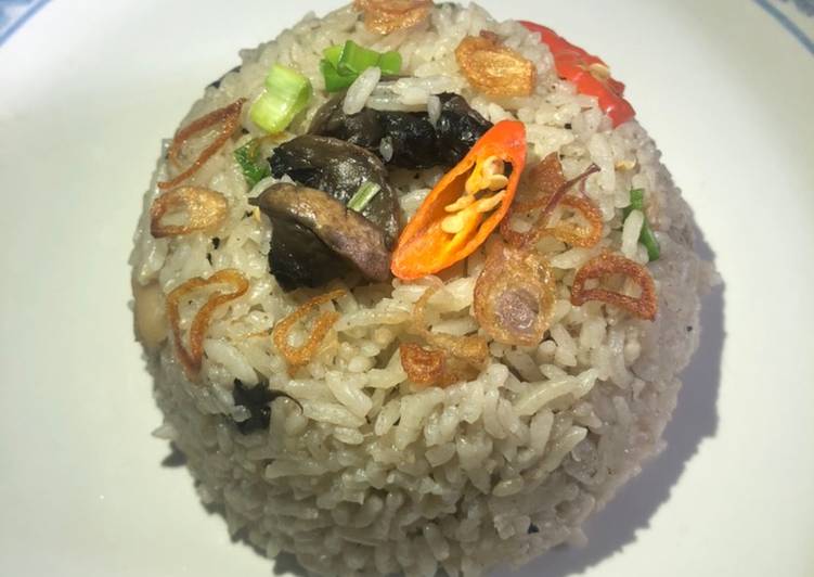 Proses mengolah Nasi jamur rice cooker, Bisa Manjain Lidah