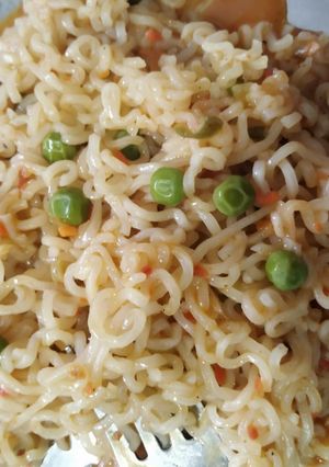 नूडल्स (Noodles recipe in Hindi) रेसिपी मुख्य फोटो