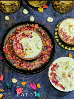 મખાના ખીર (Makhana Kheer Recipe In Gujarati) રેસીપી મુખ્ય ફોટો