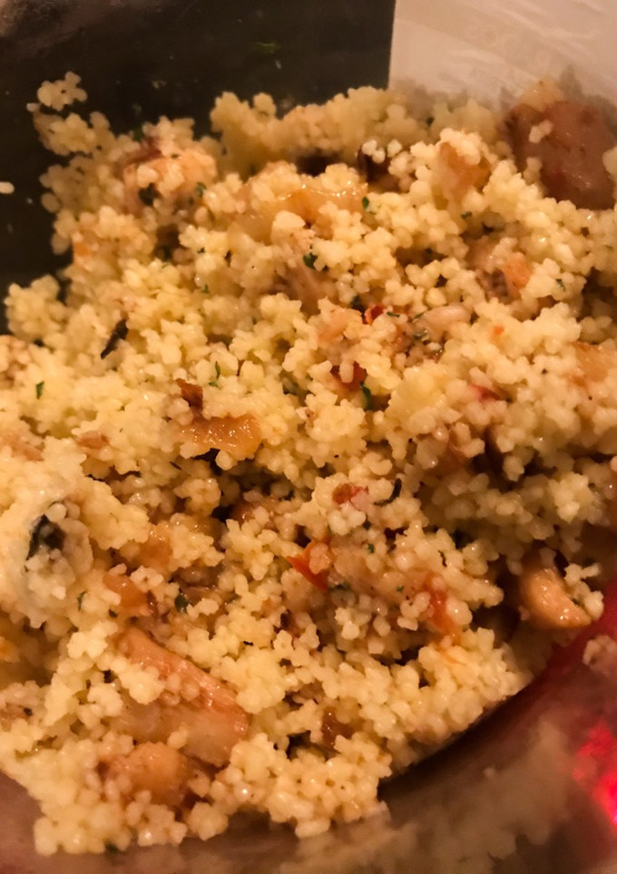 Una foto de Cous cous con pollo