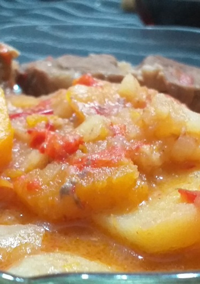Una foto de Carne a la cacerola c/ papa y zapallo