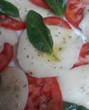 Ensalada Caprese (tomate, queso mozzarella y albahaca)🇵🇪