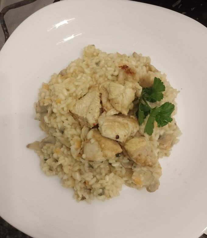 Una foto de Risotto de hongos y pollo