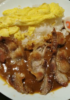 รูปของ แกงกะหรี่ญี่ปุ่น หน้าหมูสามชั้นย่าง ไข่คน