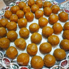 A picture of Besan Laddu.