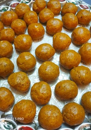 A picture of Besan Laddu.