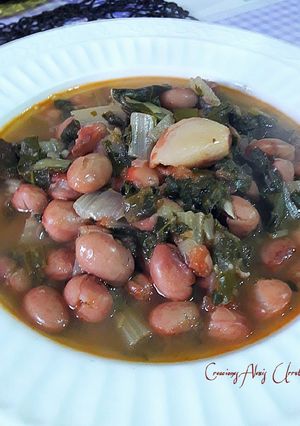 Foto principal de Alubias pintas con acelgas y brotes verdes de cebolletas tiernas