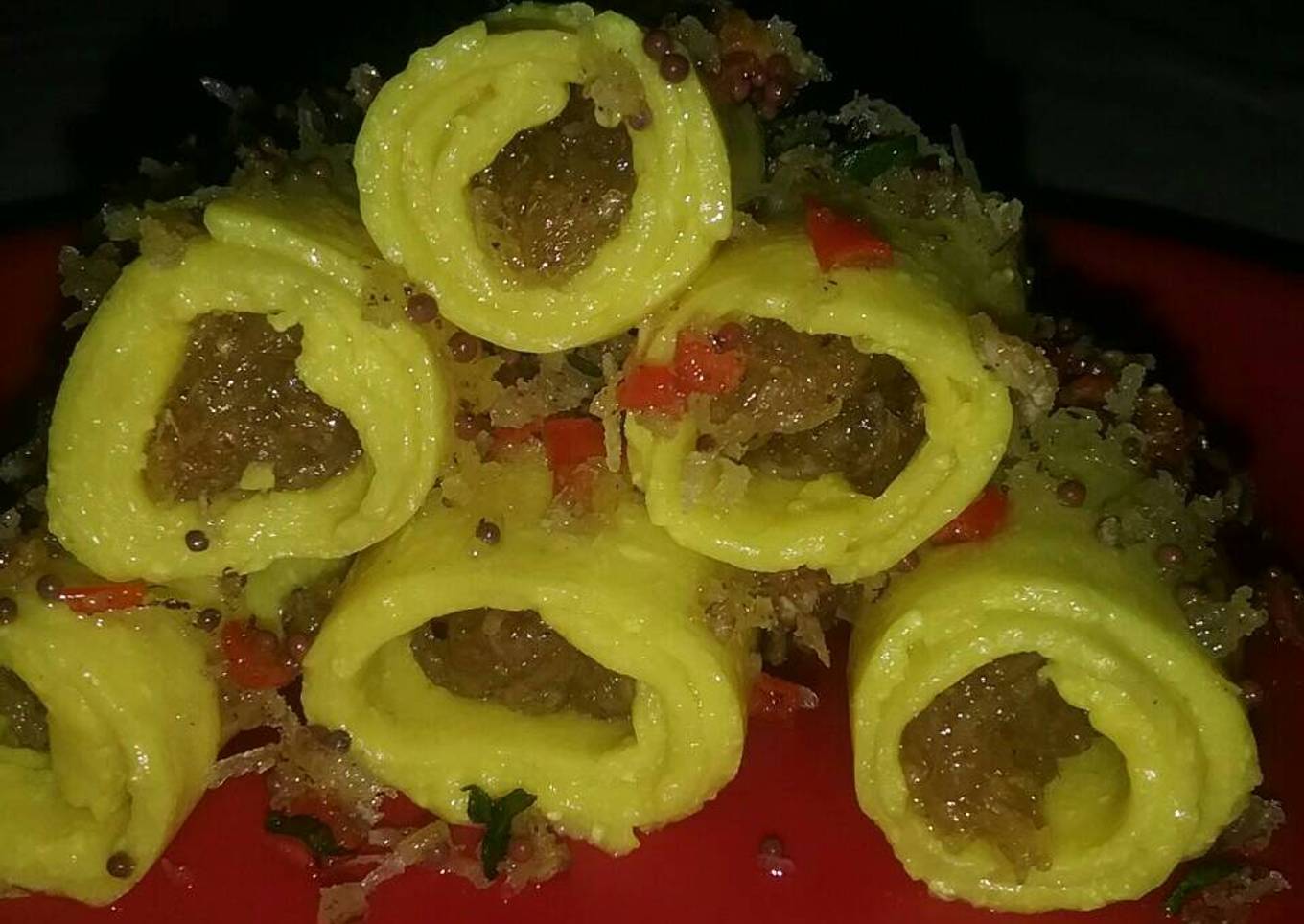Mango stuffed khandvi