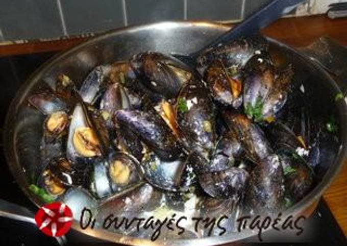 Steamed mussels with various herbs