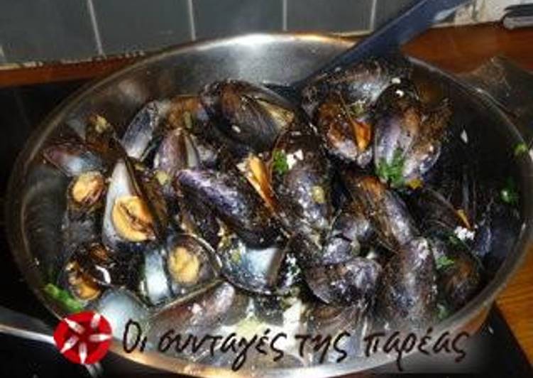 Steamed mussels with various herbs