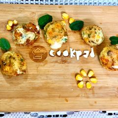 A picture of Potato cheese balls.