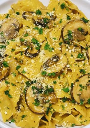 A picture of Mushroom Stroganoff with Pappardelle.