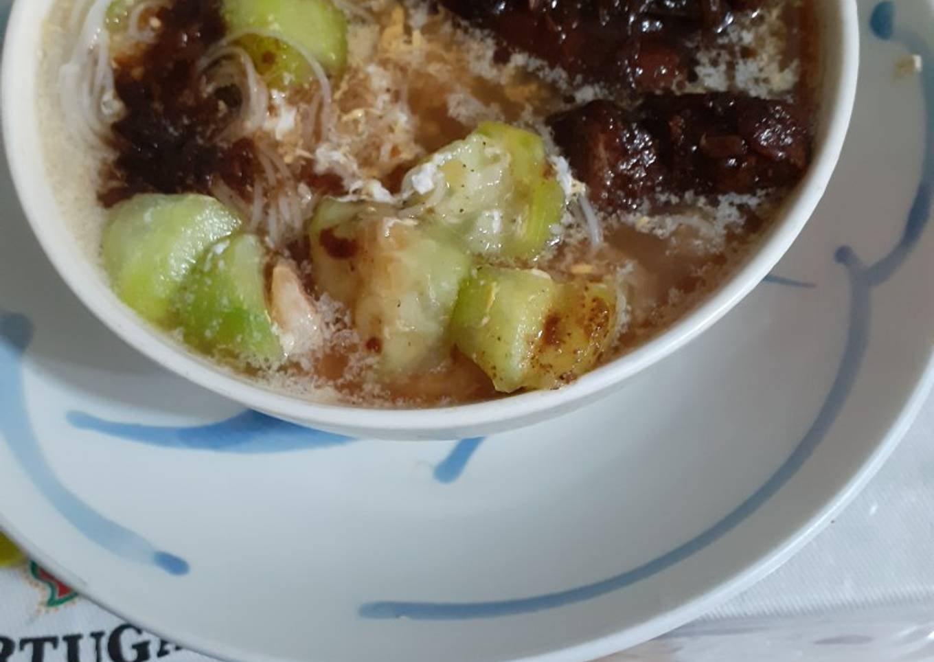 Sop Misua oyong dan kaki babi hong