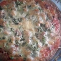 A picture of Chicken tikka pizza.