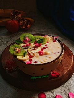 ફ્રુટ કસ્ટર્ડ(Fruit Custard Recipe in Gujarati) રેસીપી મુખ્ય ફોટો
