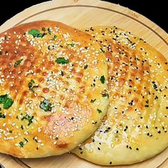 A picture of Roghani Naan.