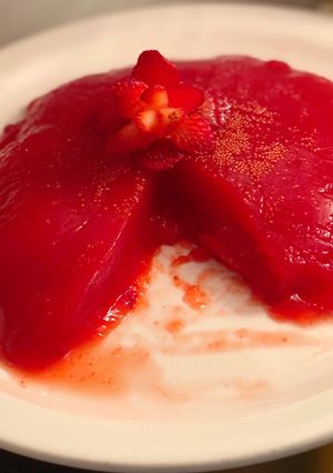 Una foto de Gelatina de fresa natural🍓