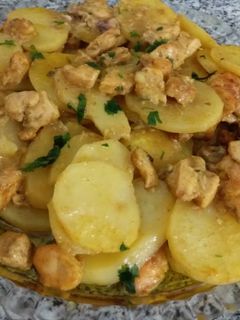 صورة لوصفة صينيه بطاطا ودجاج بالاعشاب والثوم 🤤🤤