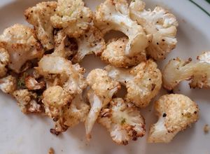 Una foto de Coliflor a la mantequilla al horno