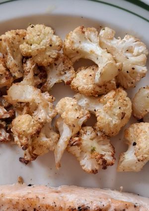 Una foto de Coliflor a la mantequilla al horno