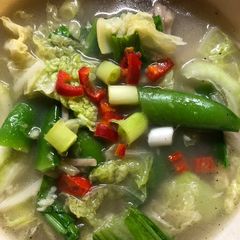A picture of Clean green noodle soup - vegan.