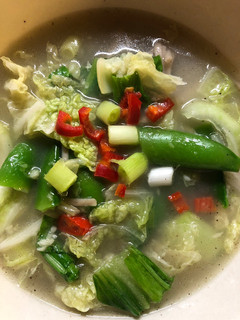 A picture of Clean green noodle soup - vegan.