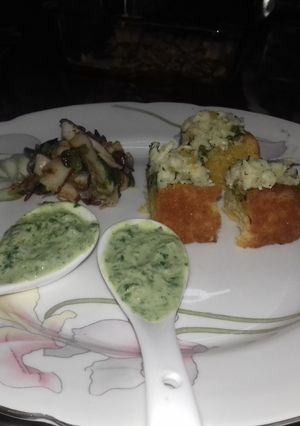A picture of Garlicky coriander dip.