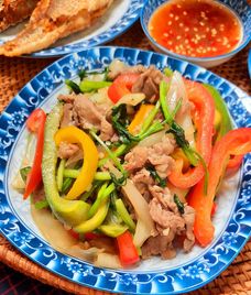 thịt bò xào ớt chuông