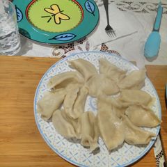 A picture of Chinese dumplings.