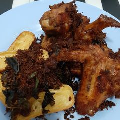 A picture of Galangal fried chicken.
