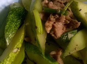 Hình của món Dưa leo xào thịt.