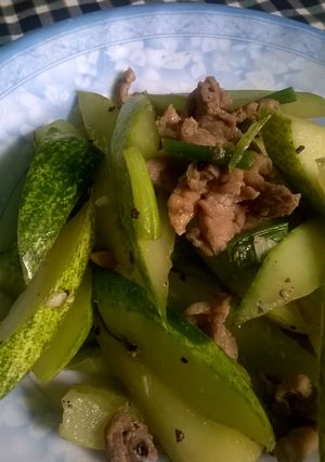 Hình của món Dưa leo xào thịt.