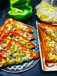 ब्राउन ब्रेड पिज़्ज़ा (Brown bread Pizza recipe in Hindi) रेसिपी मुख्य फोटो