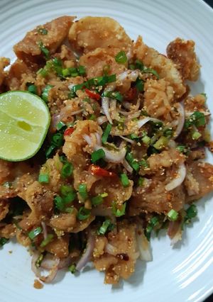 รูปของ "ยำไก่แซ่บ" 🐔🌶🌱Spicy Crispy Chicken Salad
