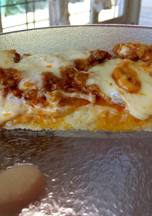 Una foto de Pizza casera de molida 😋