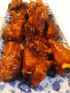 Hình của món Sườn sốt chua ngọt.