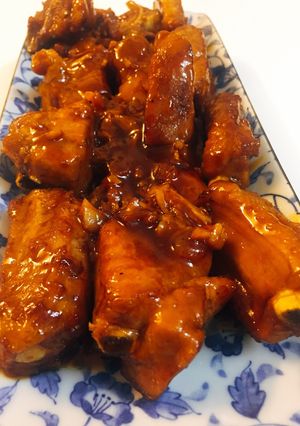 Hình của món Sườn sốt chua ngọt.