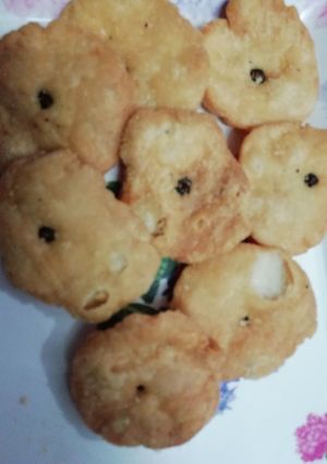 A picture of Homemade Mathri.