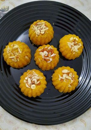 મેંગો કોકોનટ લાડુ (Mango Coconut Ladoo Recipe In Gujarati) રેસીપી મુખ્ય ફોટો