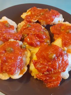 Foto di Pizzelle-pettole, con salsa di pomodorino e capperi