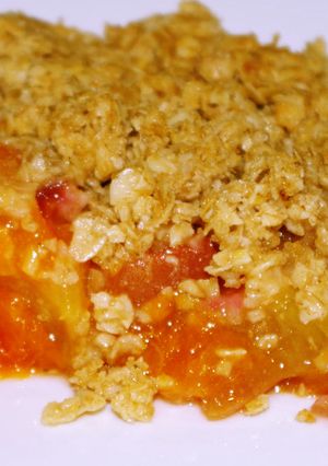 Une photo de Crumble pêche-abricot