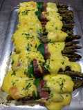 Espárragos al gratín con salsa holandesa