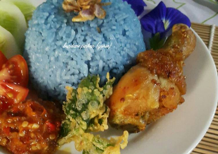 #190 Nasi gurih biru