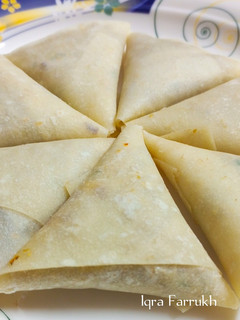 A picture of Qeema Samosa.